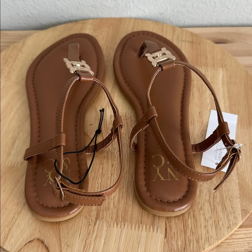 New York & Company Womens Kaia T-Strap Flat Sandals